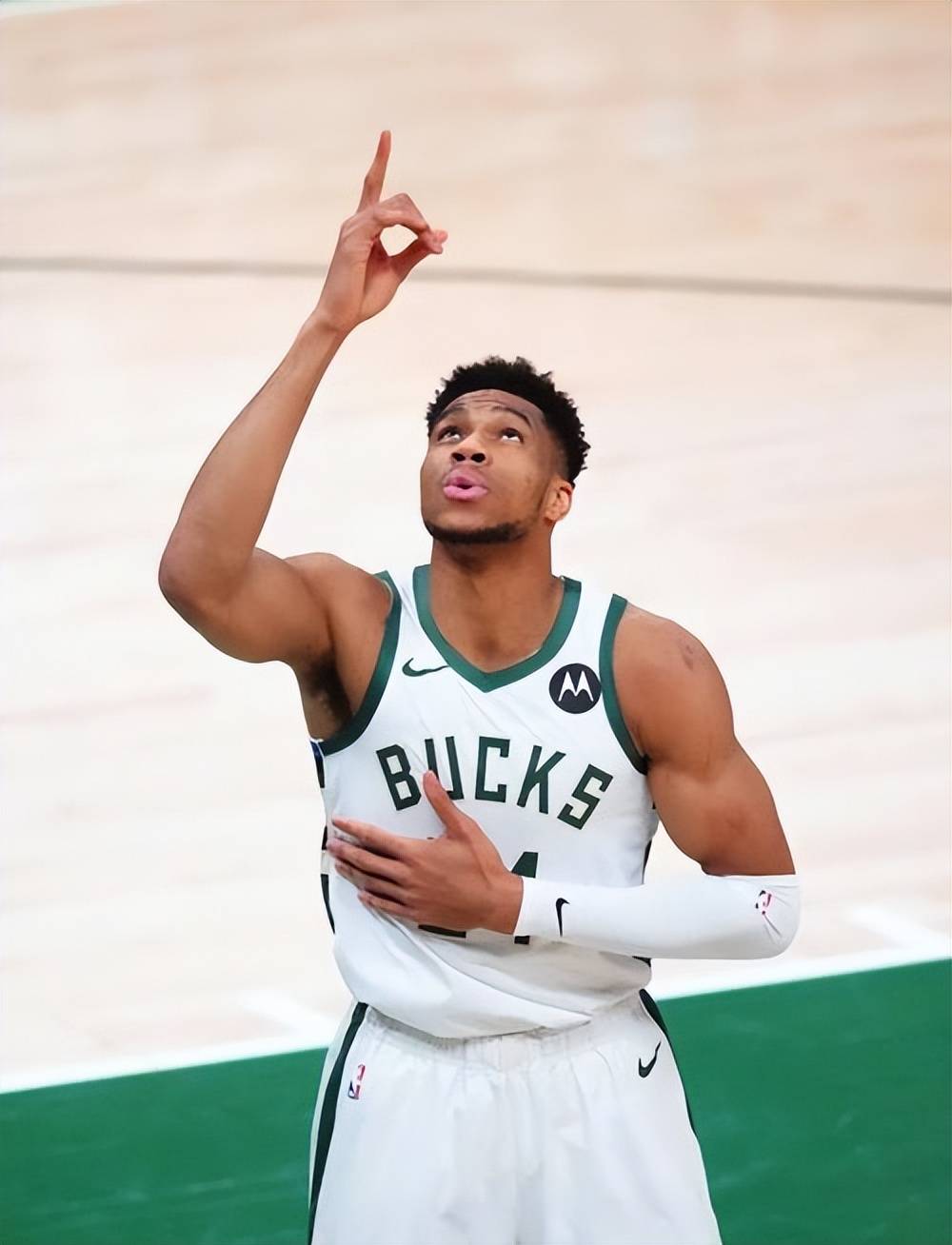 记者：汪士钦这张红牌就是多年来中国足球陋习的真实写照（记者：汪士钦这张红牌，正是中国足球多年积弊的缩影）