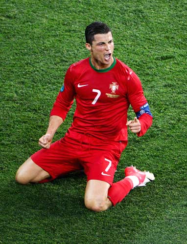 作用突出！文班替补贡献15分8板4帽，连续99场有盖帽（表现亮眼！文班替补拿下15分8篮板4盖帽，连续99场送帽）