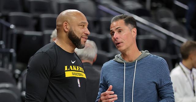 爱德华兹第三节7中5轰13分，带领森林狼追平比分（爱德华兹第三节7投5中砍13分，助森林狼扳平比分）