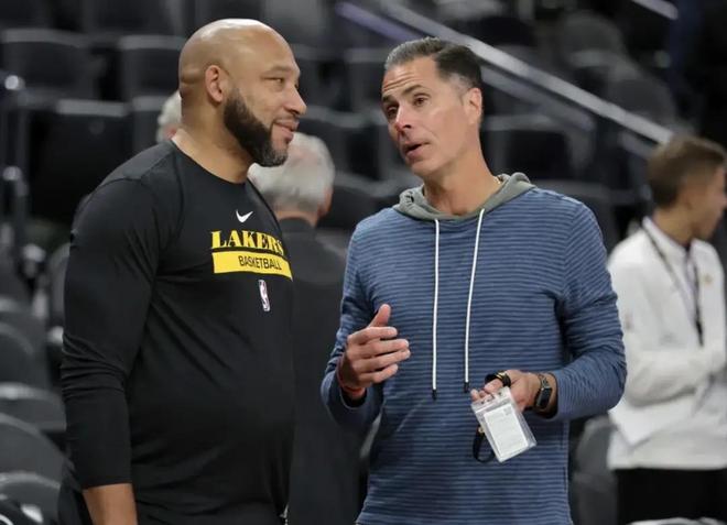 中国女排3-1战胜哥伦比亚提前晋级16强，取得两连胜。（中国女排3-1击败哥伦比亚，提前锁定16强席位，豪取两连胜）