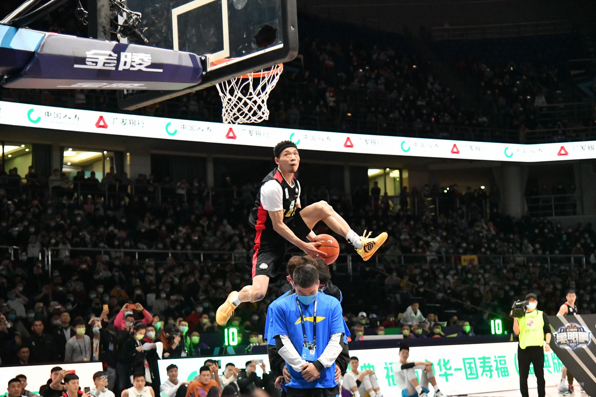 科曼：这支荷兰队整体质量真的很出色，队内竞争非常激烈（科曼：荷兰队整体实力出众，内部竞争极为激烈）