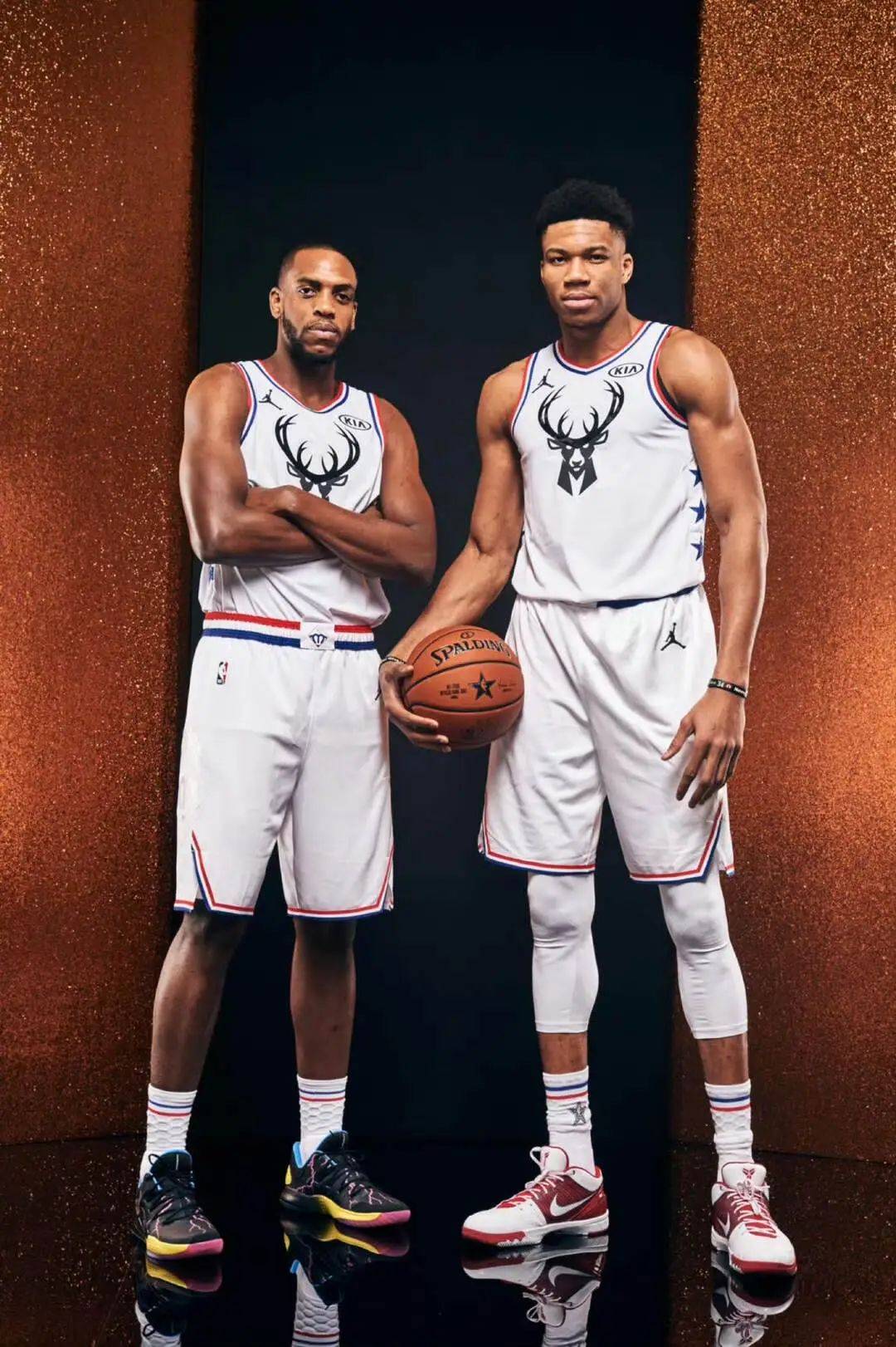 NBA：勇士主场击败灰熊 库里狂砍45分（勇士主场擒灰熊 库里轰下45分）