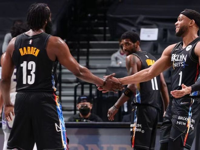 B席：瓜帅每年都会改变，谢尔基能传99%的球员传不出的球（B席：瓜迪奥拉每年都在进化，谢尔基能送出99%球员做不到的传球）