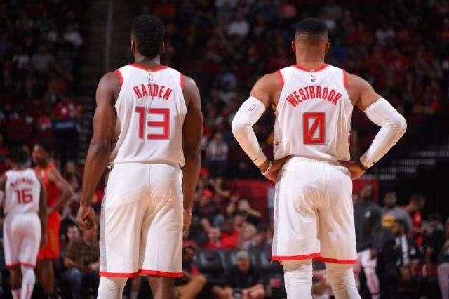 命中率惨淡！麦丹&迪温琴佐&里德三分合计21中2（三分失准：麦丹、迪温琴佐和里德合计21投仅2中）