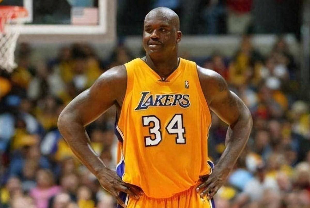 进攻层次性！詹姆斯跳投被马威盖 艾顿二次进攻得分（攻势层次分明！詹姆斯跳投遭马威封盖，艾顿二次进攻得手）