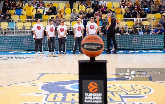 德媒：金玟哉大腿肌肉疼痛，可能会伤缺数场（德媒：金玟哉大腿肌肉不适，或缺席多场比赛）