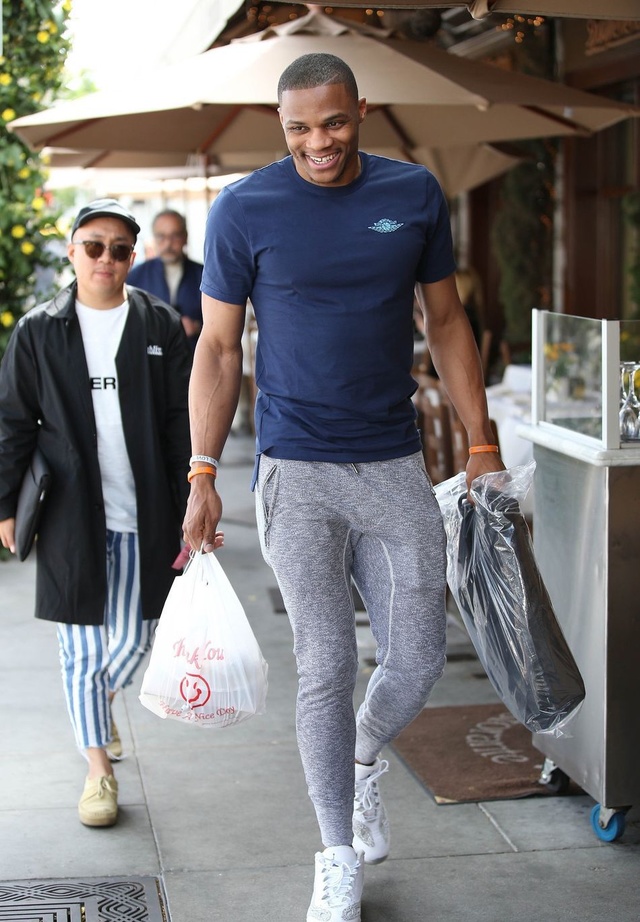 17岁中国少年在美高中拍运动,还清器材贷款（17岁中国少年在美高中拍摄体育赛事，已还清设备贷款）