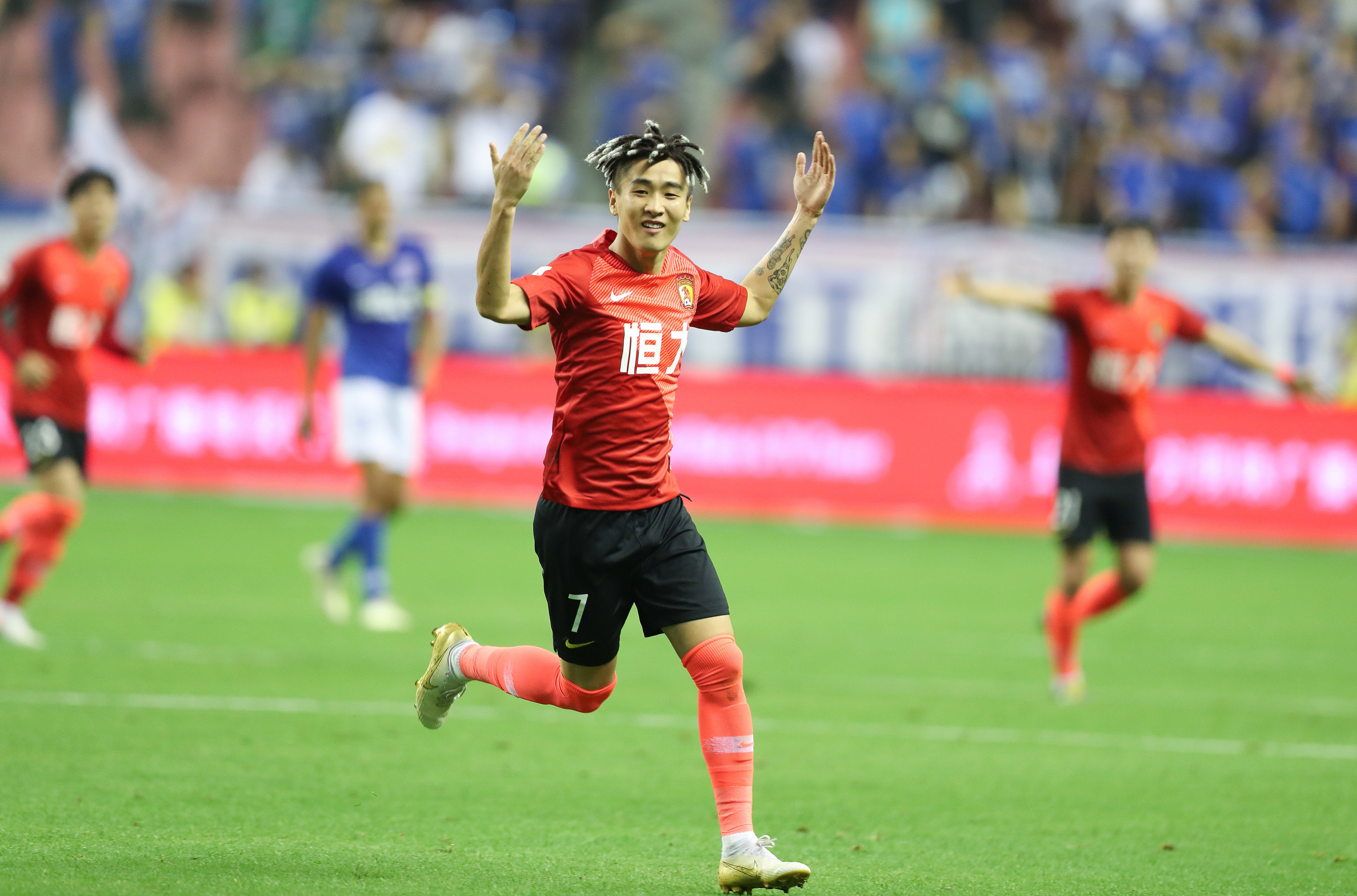 篮球火箭球员赛后接受采访分享心得（火箭队球员赛后受访：分享比赛心得）