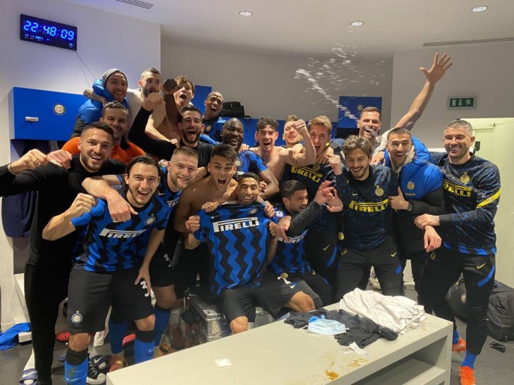 34岁阿联酋国脚奥马尔宣布退役，曾斩获亚洲足球先生（阿联酋国脚奥马尔34岁挂靴，曾获亚洲足球先生）