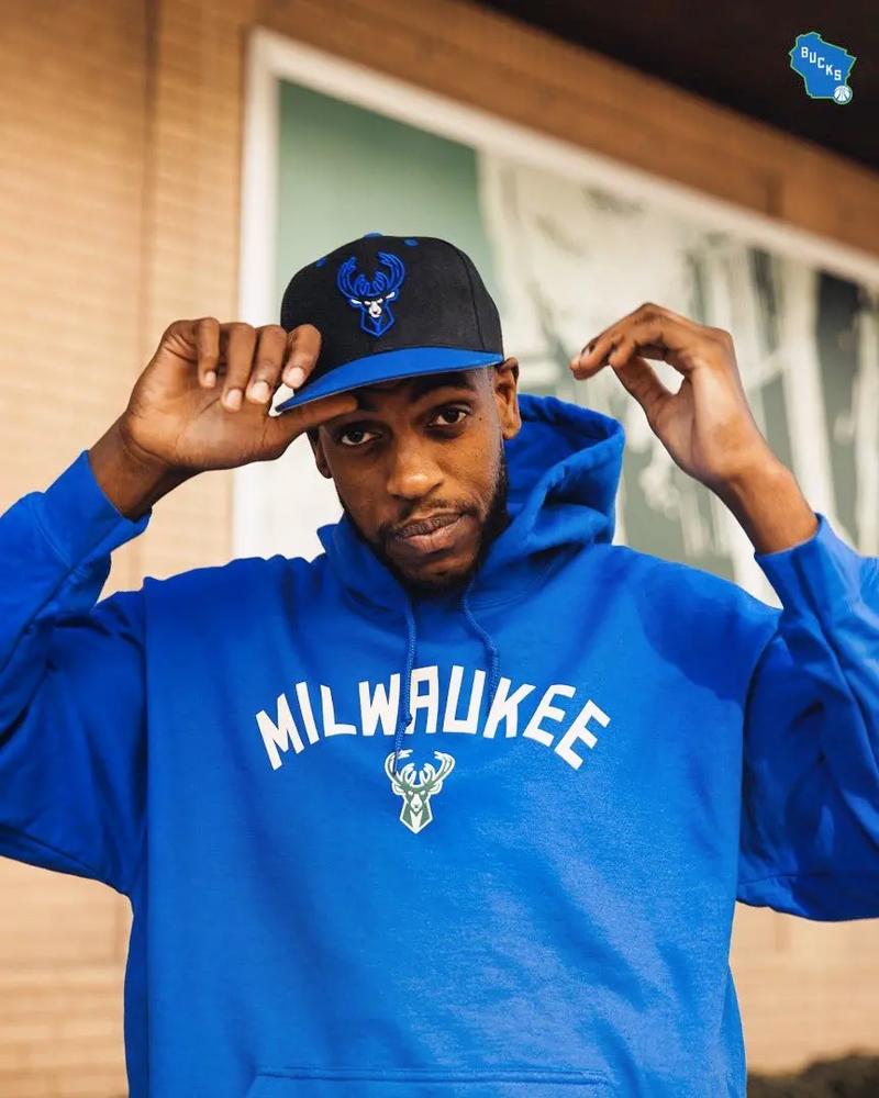 当孔德梅开二度帮助巴萨反超比分时，法兰克福球迷彻底炸了（孔德双响助巴萨实现反超，法兰克福看台瞬间炸锅）